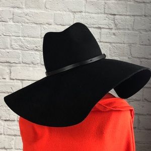 Halogen Floppy Black Hat one size